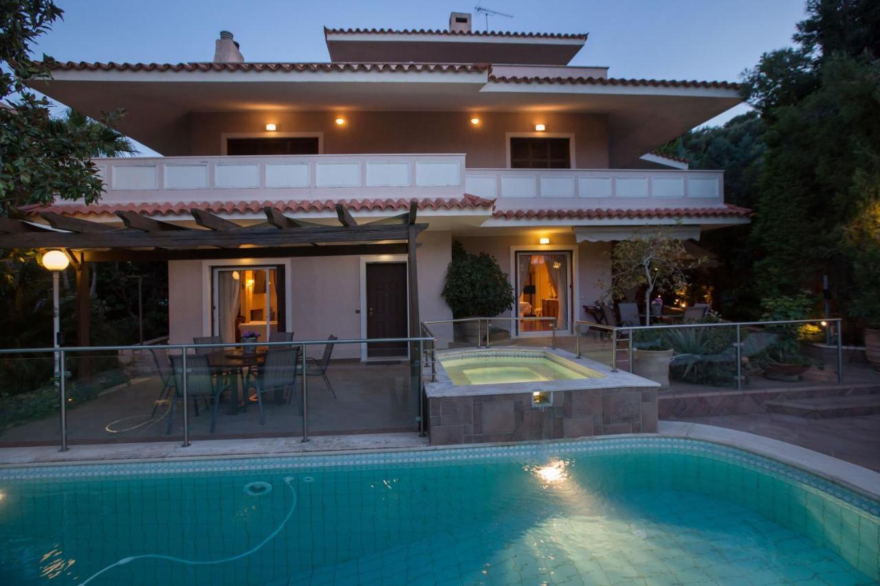 Exceptional Villa In Voula Near The Sea Atenas Exterior foto